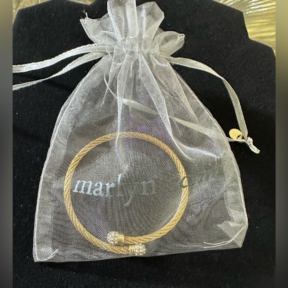 Marlyn Schiff - Gold Cable Bracelet - Picture 6 of 6